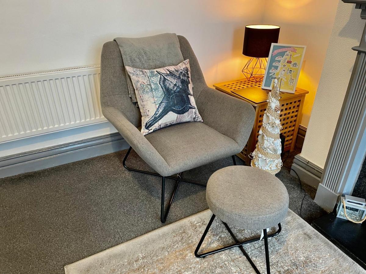 Entire Holiday Home In Blackpool With Free Parking And A Private Patio Garden Ngoại thất bức ảnh